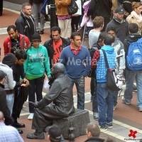 Exclusive: Salman and Katrina hug during a break in filming scenes on 'Ek Tha Tiger' | Picture 100698